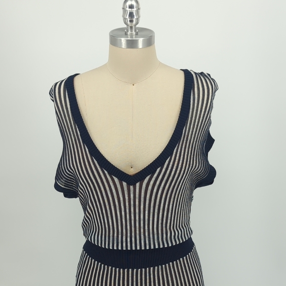01583 BCBGMaxazria Striped Knit Dress Blue White Size Medium preppy retro summer - Picture 3 of 8